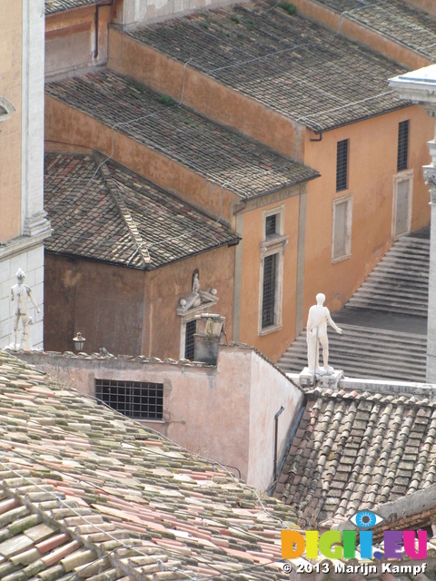 SX31296 Roofs and statue